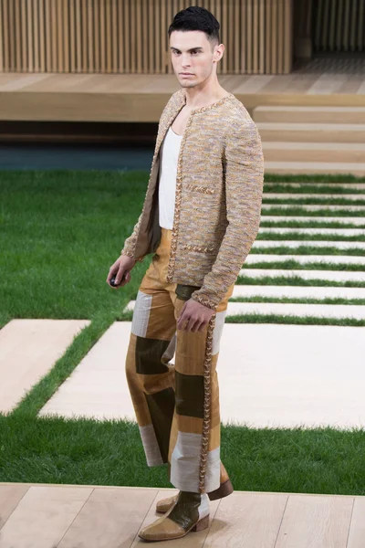 Look 74